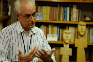 FOTO 6 Fernando Santos-Granero office Dec12 (4 of 27)