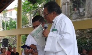 Jhonny López De la Cruz, presidente de la Brigada 2506_ el diputado costarricense Dragos Dolanescu y Orlando Gutiérrez-Boronat, directivo de la Asamblea de la Resistencia Cubana.