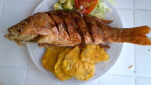 Pescado-con-patacones-620x350