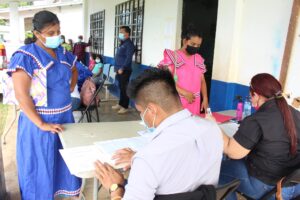 Pago de Becas en Soloy, Comarca Ngobe Buglé (14)