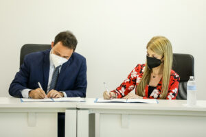 Firma de Convenio Dr. Sáez - Ing. Martin