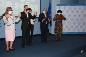 LENGUAJE-DE-SENAS12