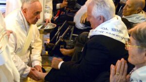 en-el-centro-don-gnocchi-de-via-casal-del-marmo-en-roma-el-papa-celebro-el-rito-del-lavado-de-pies-0417-g1
