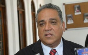 luis_eduardo_camacho_3