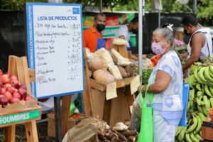 ARRANCAN-AGROFERIAS-DEL-IMA-EN-SEIS-PUNTOS-DEL-PAÍS-3