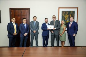 Entrega de certificación a inversionista calificado No 100 (3)