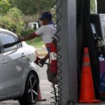Bajan los precios de la gasolina y el diésel