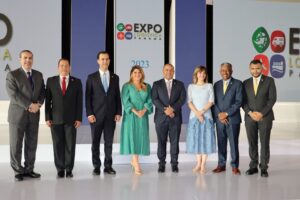 Dr. Eduardo Ortega Barria en coctel de bienvenida de Expologística