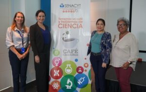 Ing. Milagro Mainieri, Dra. Sherlie Portugal, Dra. Jessica Guevara y Dra. Luz Cruz