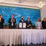 Cortizo firmó decreto que reglamenta Ley de Medicamentos 419