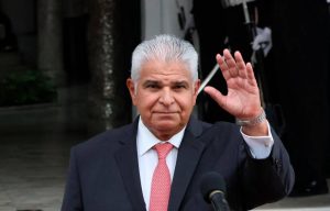 jose-raul-mulino-presidente-aris-martinez_181-6950113_20240508192909