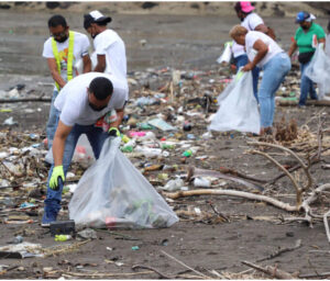 Anuncian-Limpieza-de-playa-gestion-social-tonelajes-basura-portada-e1722015440303