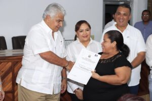 presidente-entrega-de-titulos-de-propiedad-bugaba-2-1725041225