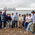 Cancillería se une a la limpieza de playas en el Casco Antiguo