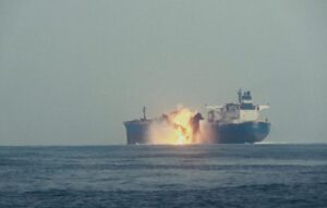 La tripulación del buque petrolero atacado en el mar Rojo está sana y salva, afirma Panamá
