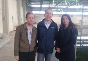 El investigador del CIHH-UTP, junto al Dr. Michele Mossa, en el Laboratorio de Ingenieriìa Costera del Politeìcnico de Bari