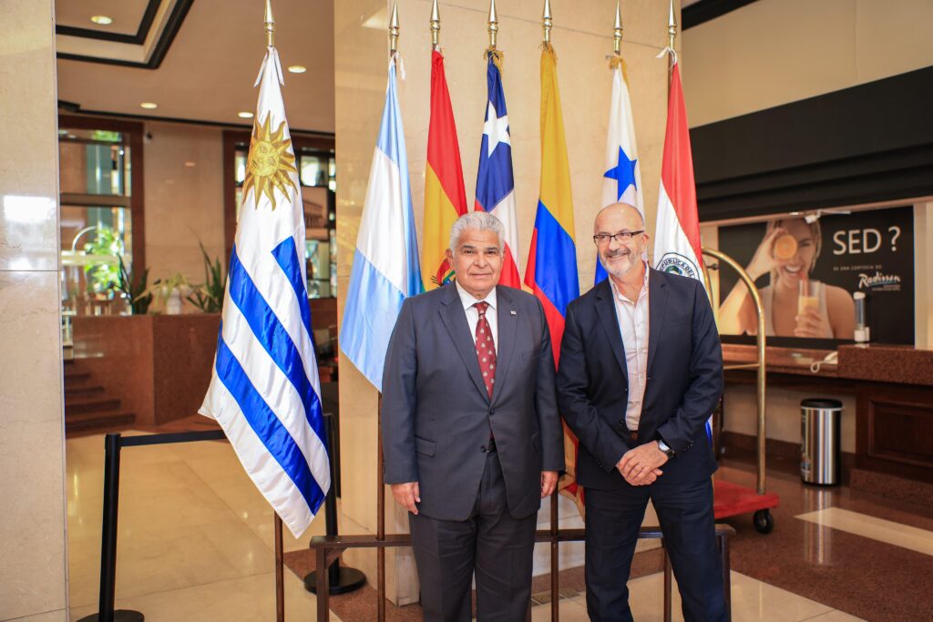 presidente-llega-a-uruguay-6-1733455123