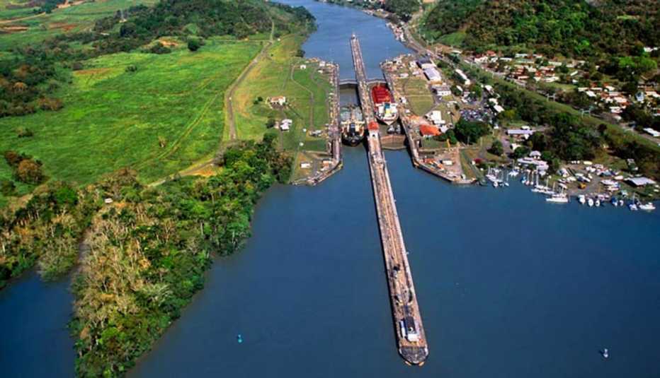 1140-panama-canal-history-travel-ariel-view-esp