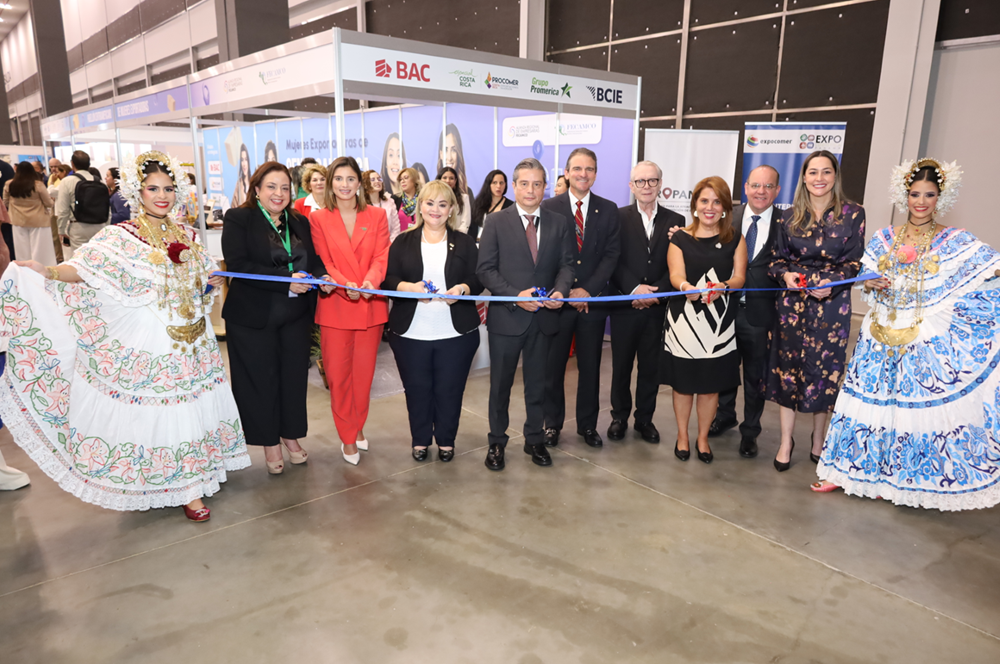 Corte de cinta pabellón de Mujeres