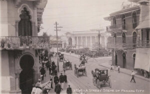 Avenida-Central-y-Plaza-5-de-Mayo-año-1910
