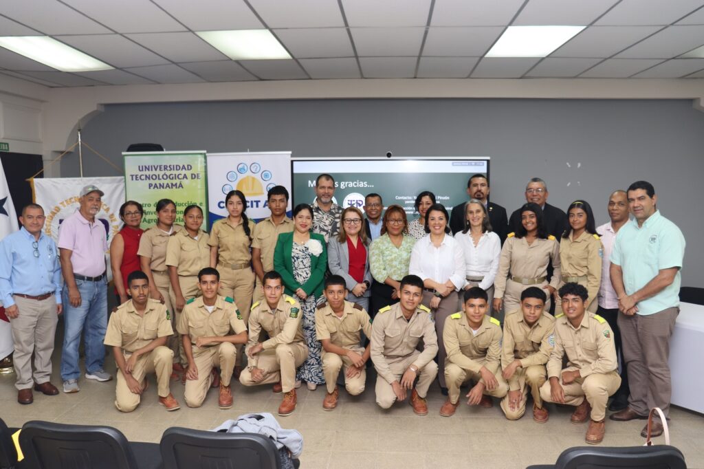 La presentacioěn de resultados contoě con la participacioěn de autoridades universitarias, representantes de entidades gubernamentales, coinvestigadores, docentes y estudiantes