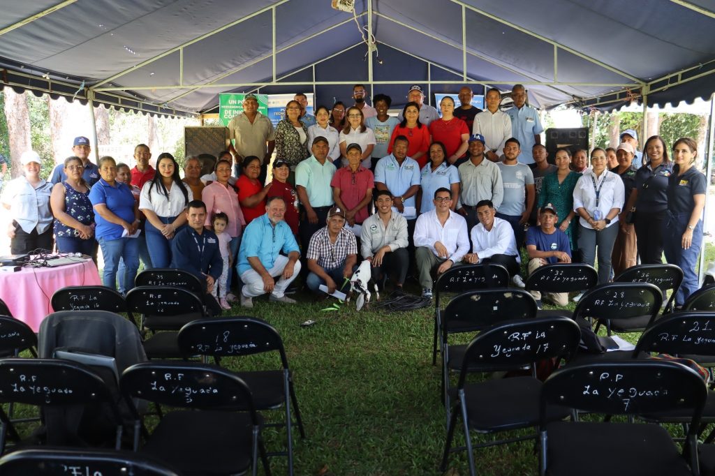 El acto de lanzamiento contoě con la participacioěn de autoridades locales y universitarias, miembros de la comunidad, el equipo de coordinacioěn e invitados especiales