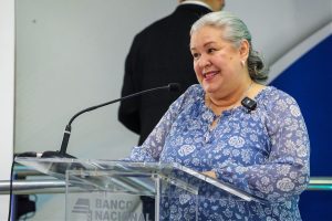 MINISTRA - BEATRIZ CARLES (1)