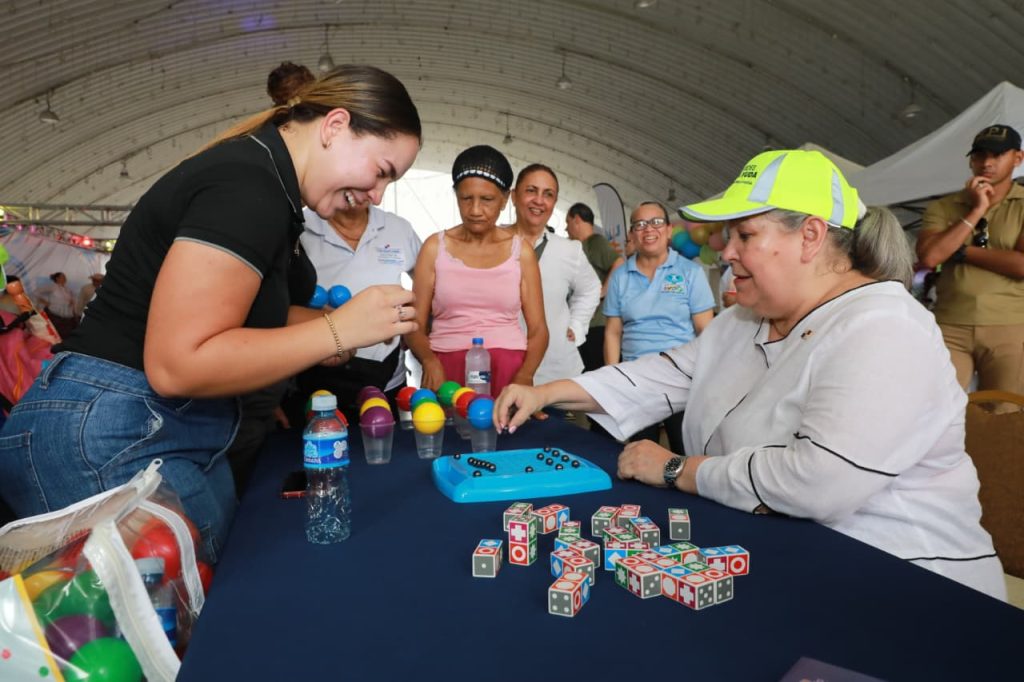 FOTOS - MIDES - FERIA (11)