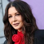 Catherine Zeta-Jones encabeza los emotivos homenajes tras la muerte de la cantante Bonnie Tyler a los 75 años