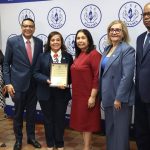 CSS reconoce trayectoria de la Dra. Yila Castillo de Centella por 33 años de servicio al cuidado neonatal
