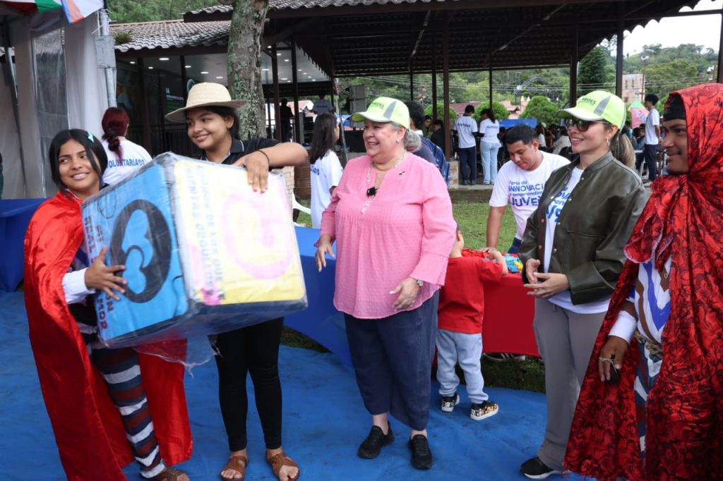 FOTOS DE MIDES - FERIA DE INNOVACIÓN (4)